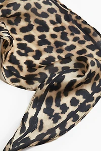 Diamond-Shaped Scarf