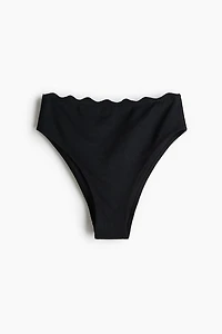Culotte de bikini audacieuse échancrée
