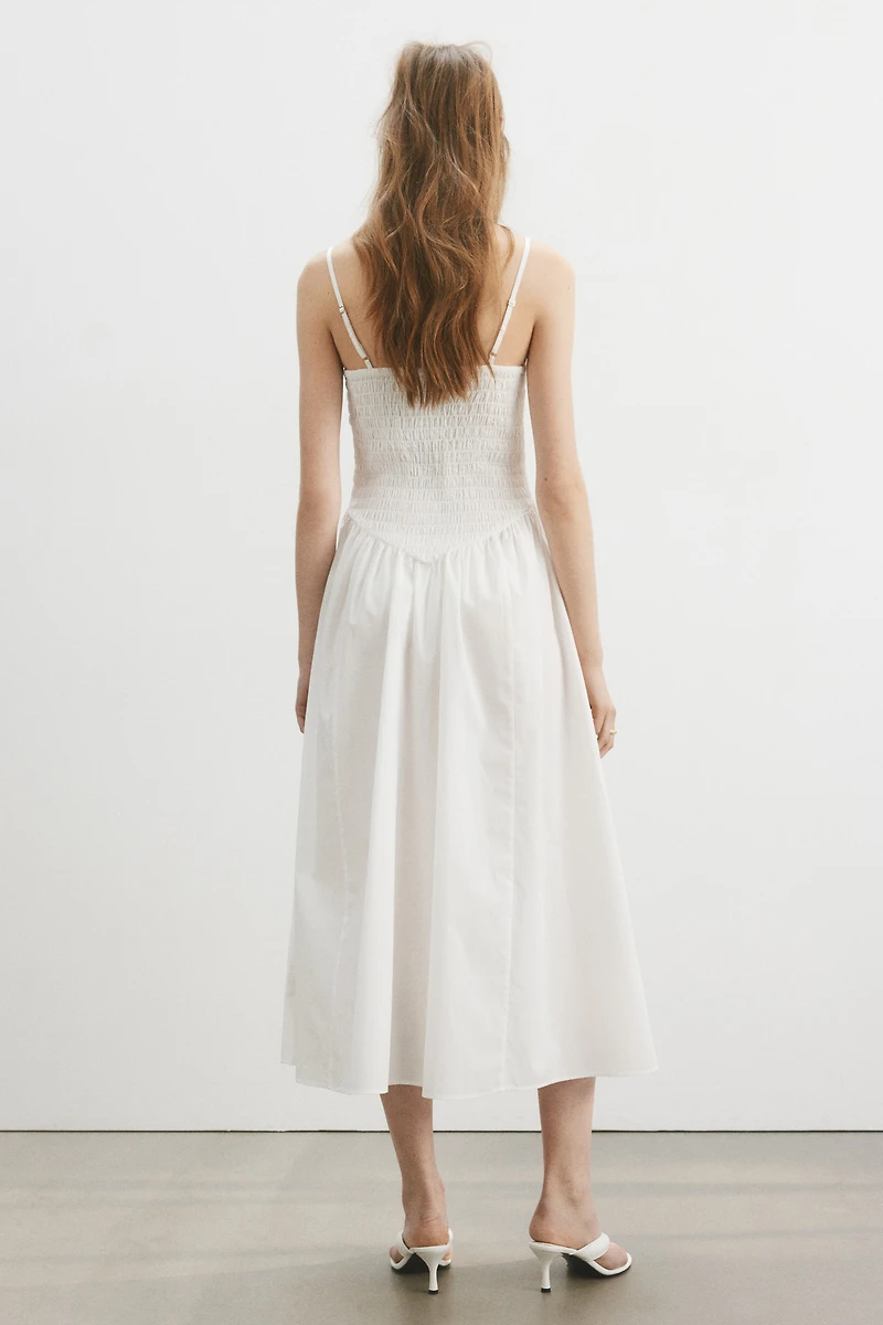 Robe smockée avec jupe évasée
