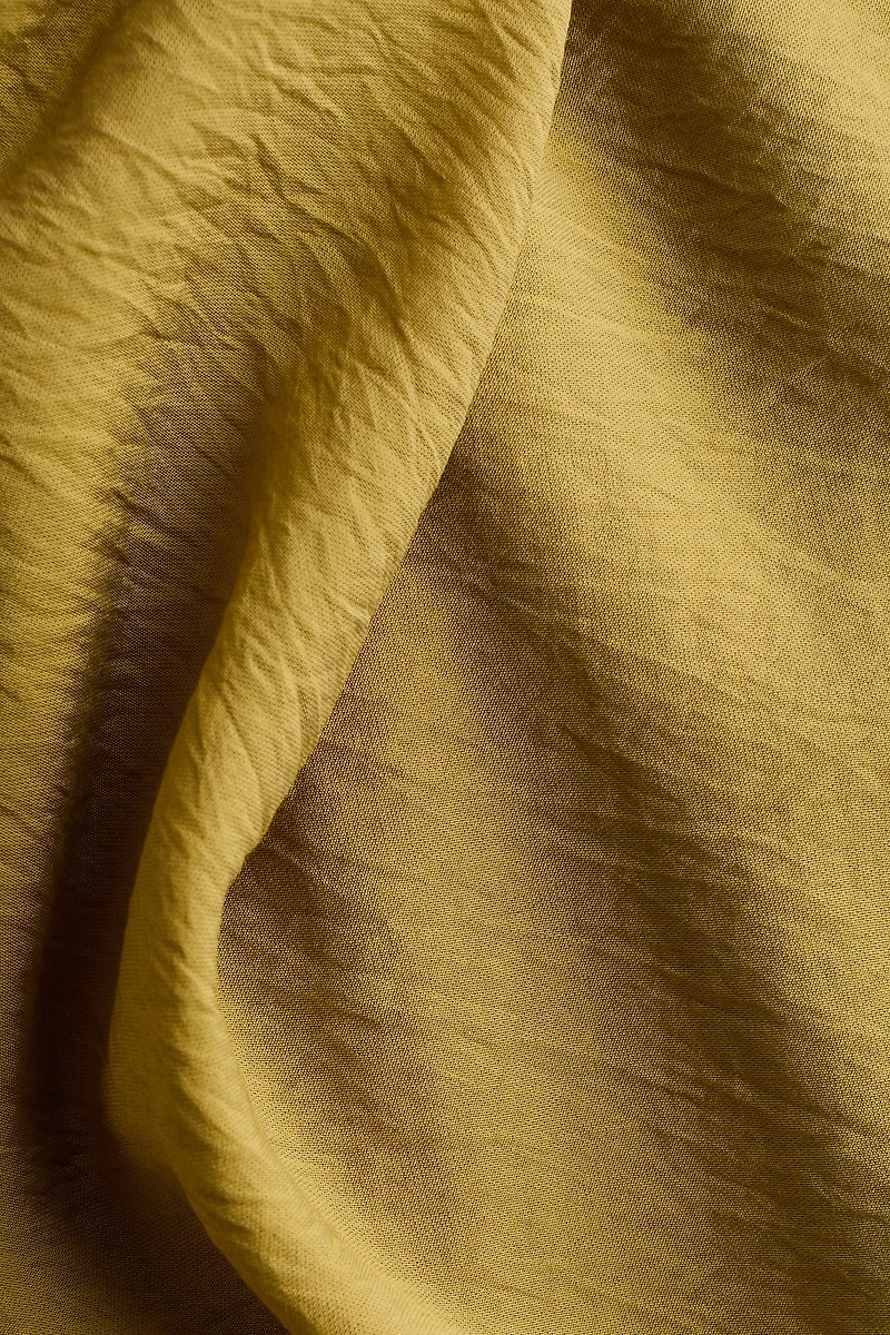Robe à dos nu et jupe évasée