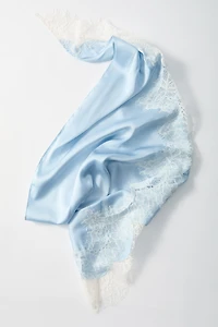 Foulard triangulaire avec dentelle