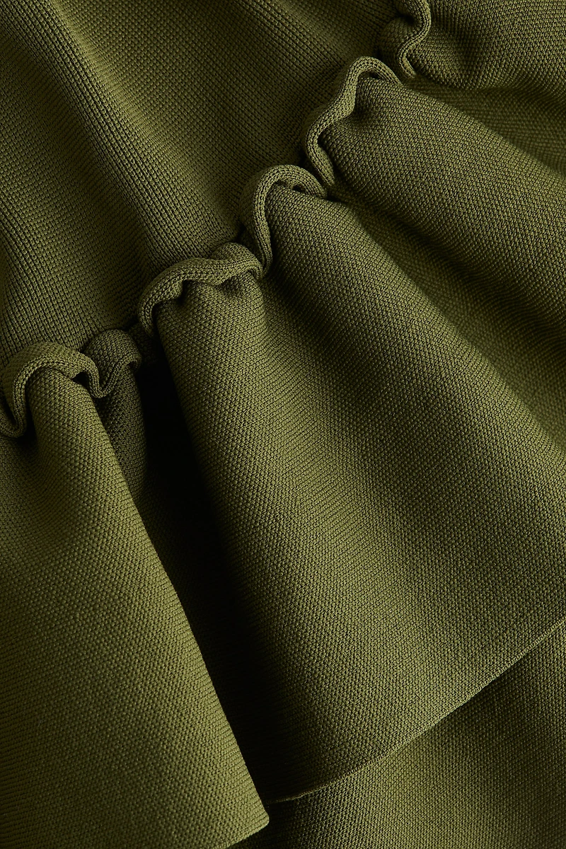 Robe en tricot à bord volanté au bas