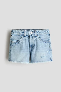 Short frangé en denim