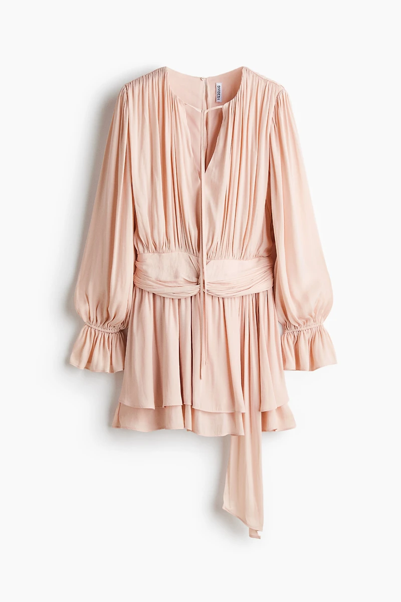 Robe drapée avec détail noué