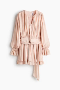 Robe drapée avec détail noué