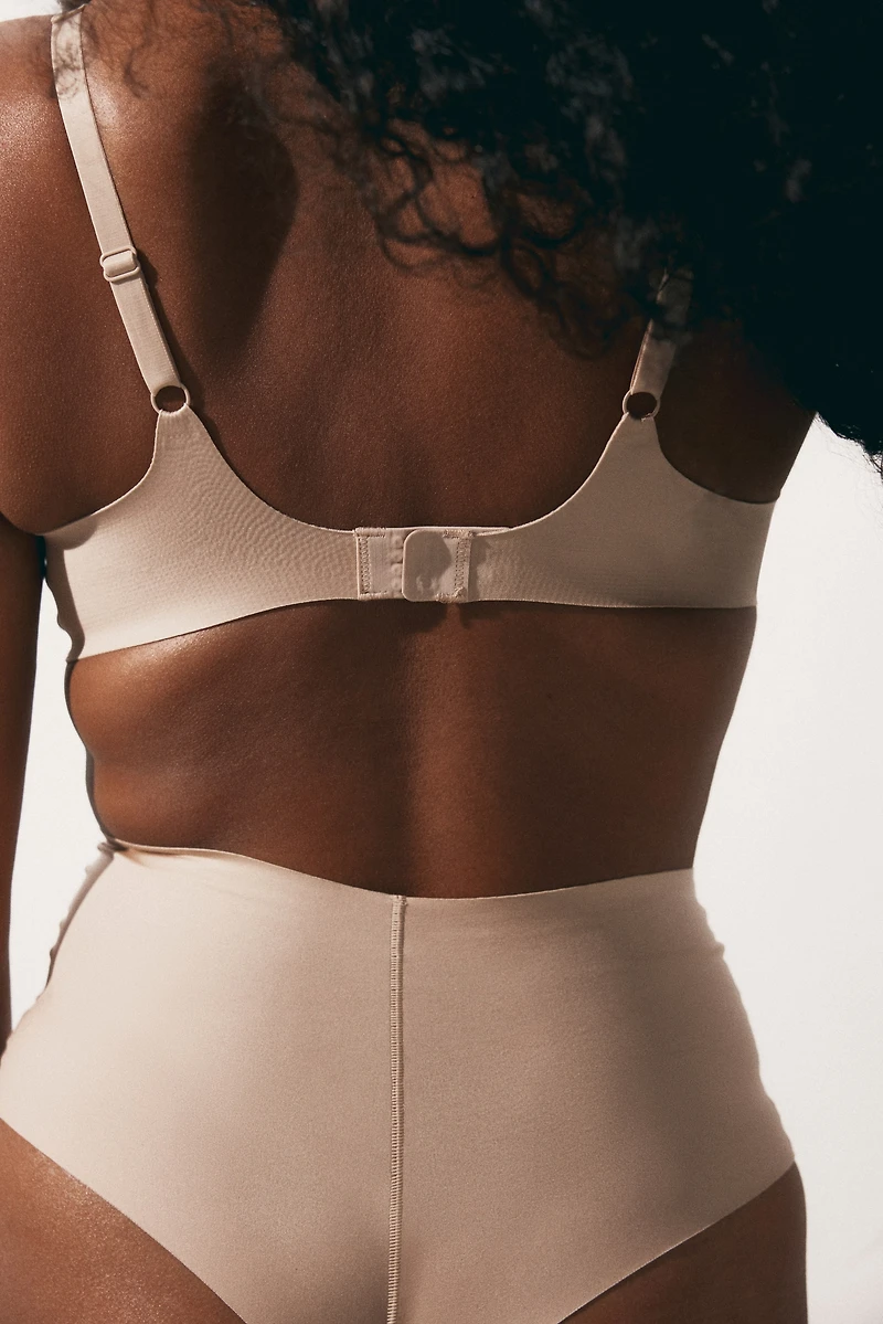 Soutien-gorge souple et coussiné en microfibre