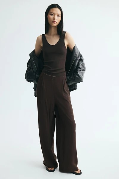 Pantalon froissé en viscose mélangée