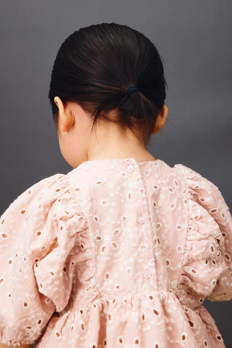 Robe en coton avec broderie anglaise