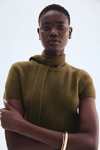 Robe en tricot avec écharpe