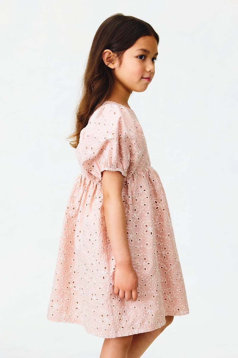 Robe en coton avec broderie anglaise