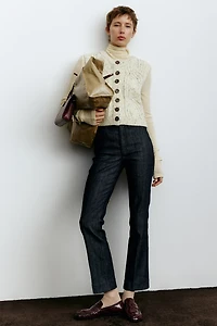 Jean aux chevilles évasé taille haute