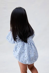 Barboteuse avec broderie anglaise