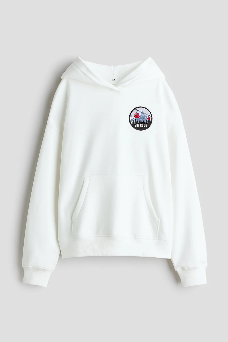 Chandail à capuche ample avec motif