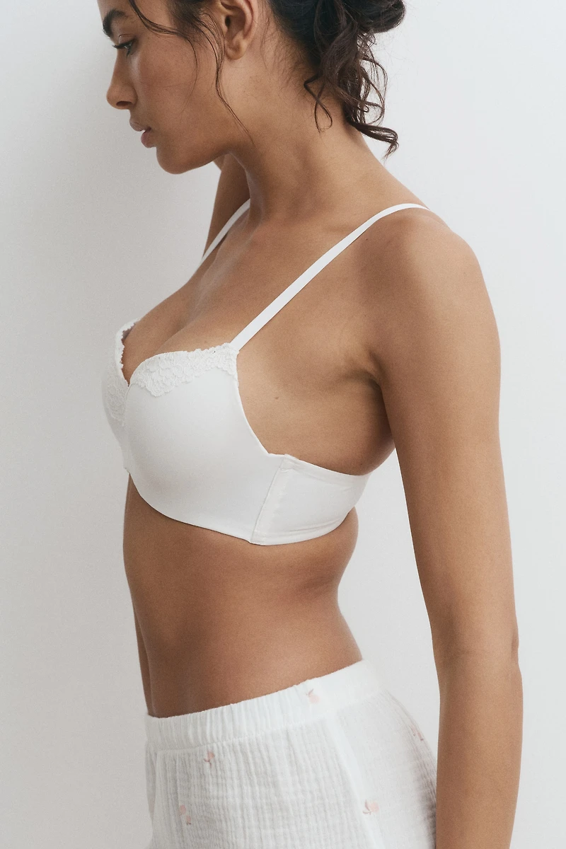 Soutien-gorge pigeonnant en microfibre et dentelle