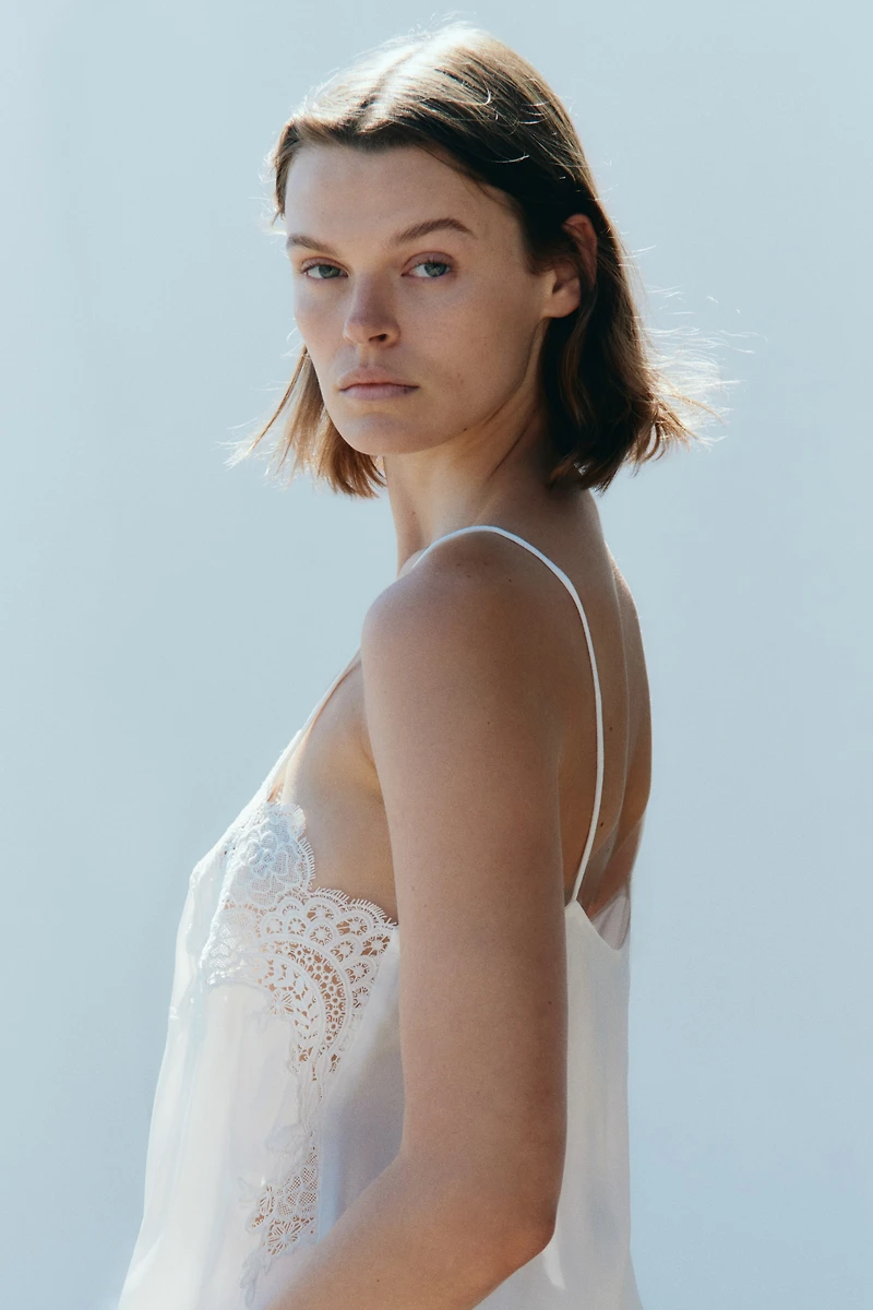 Haut en viscose avec dentelle