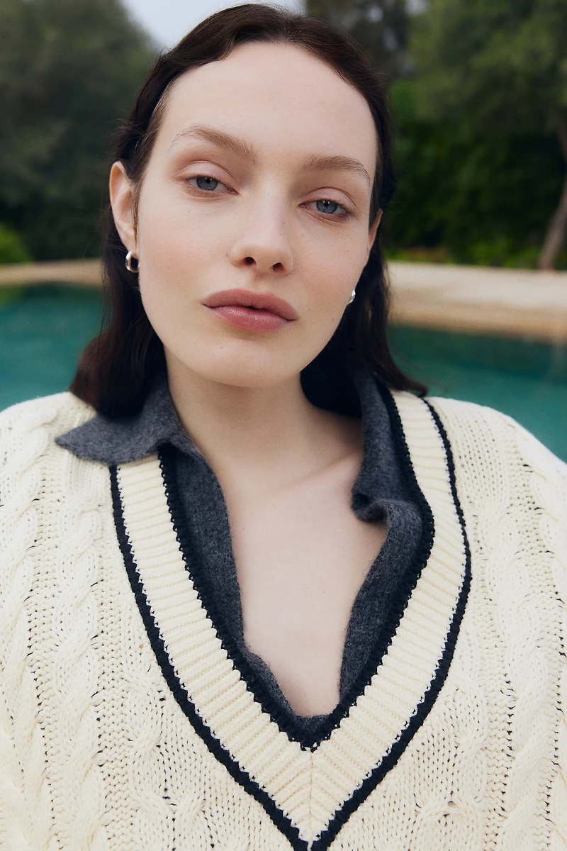 Pull à encolure en V maille torsadée