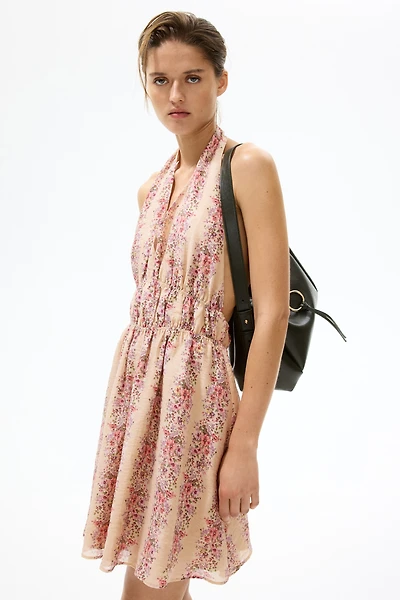 Robe à dos nu avec jupe évasée