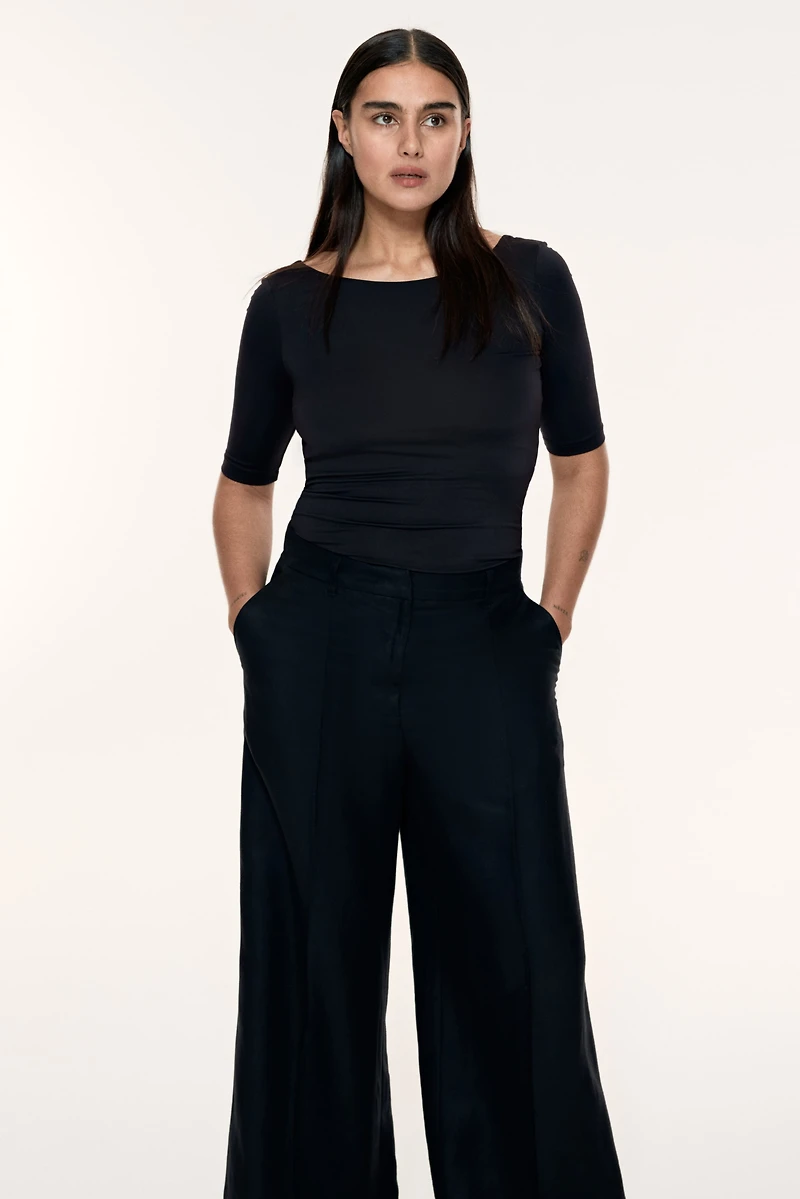 Ballerina-Neckline Top