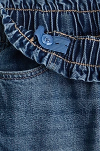 Short taille froncée en denim