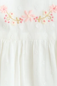 Robe en coton avec broderies