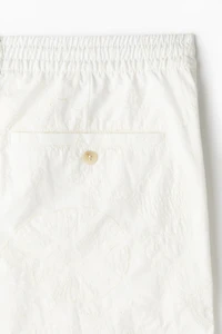 Short brodé coupe décontractée