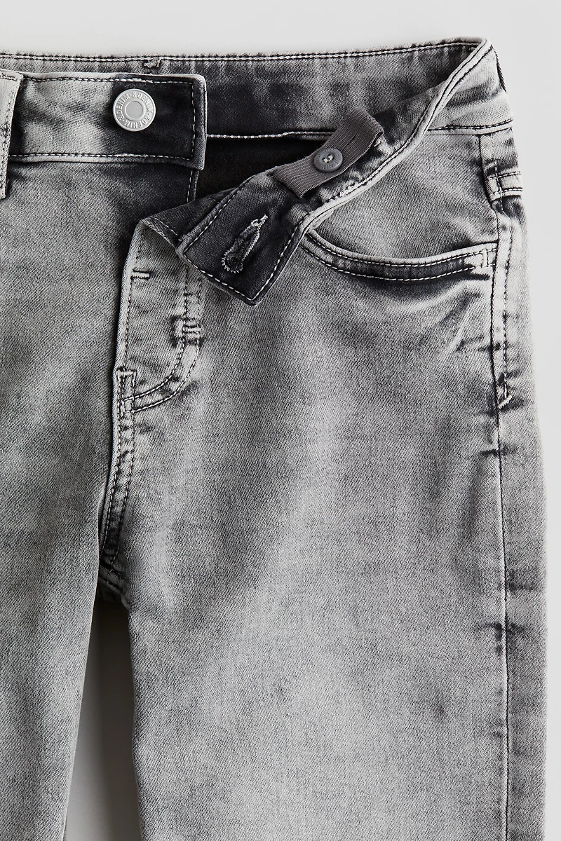 Relaxed Tapered Fit Jeans
