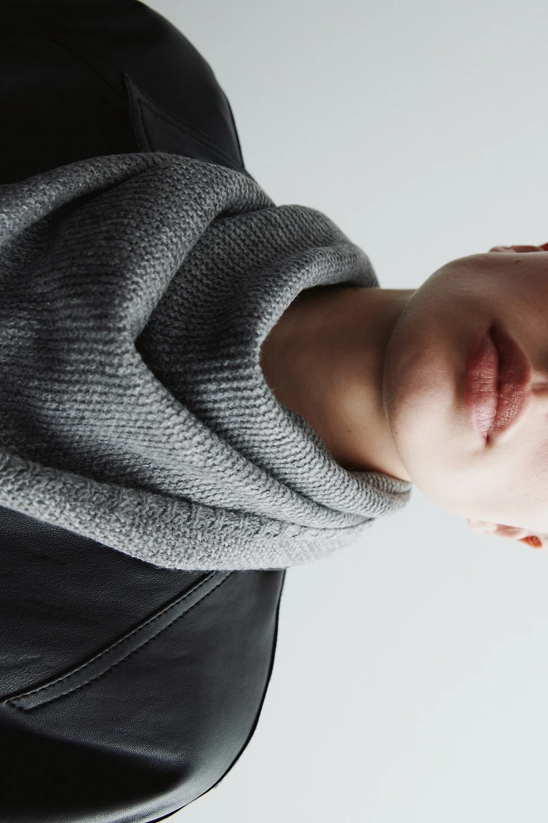 Garter-Stitched Triangle Scarf