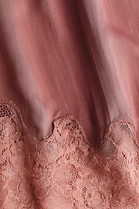 Pantalon de pyjama en satin avec dentelle