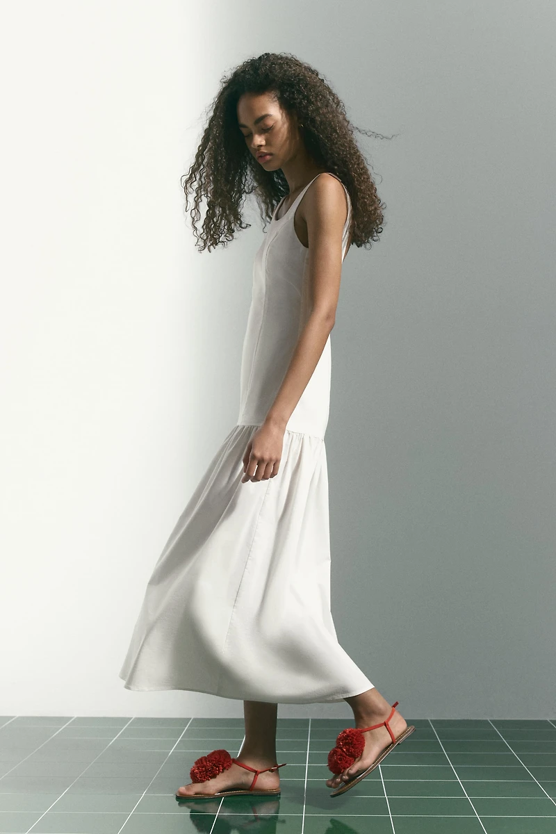 Robe avec dos décolleté et jupe évasée