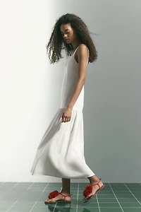 Robe avec dos décolleté et jupe évasée