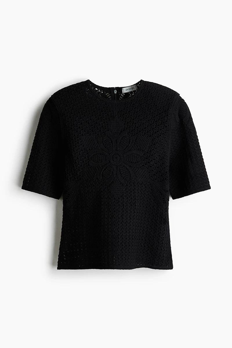 Haut à l’aspect crochet