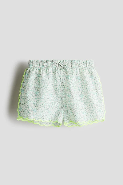 Short à bords festonnés