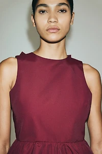 Haut péplum avec détail à nouer