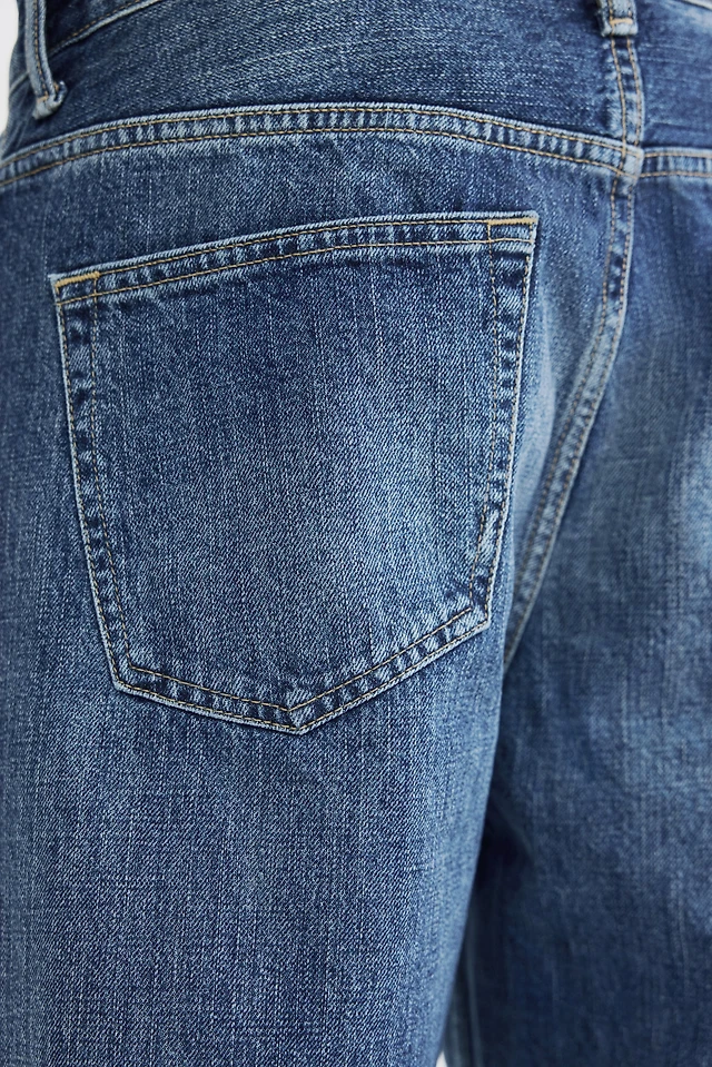 Loose Straight Jeans