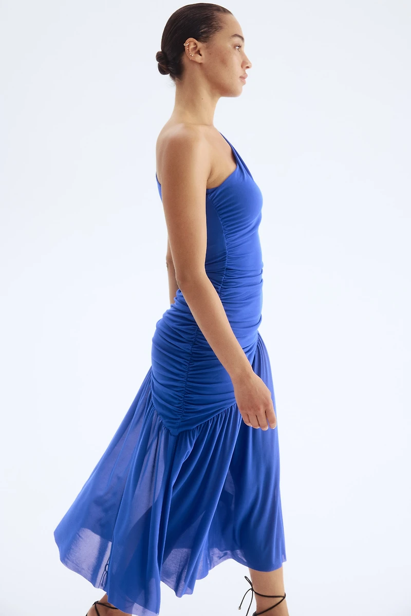 Robe asymétrique à effet drapé