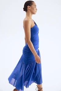 Robe asymétrique à effet drapé