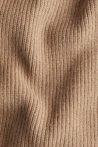 Pull en maille côtelée avec col cheminée