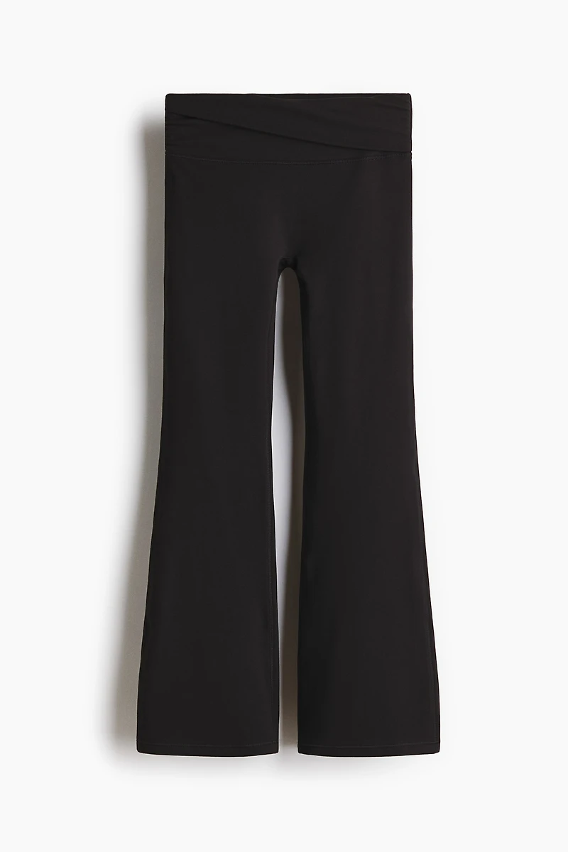 Flared yoga leggings with SoftMove™