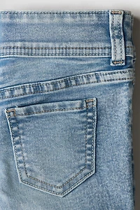 Jeans à jambe évasée