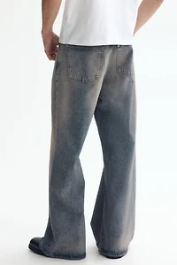Loose Bootcut Jeans