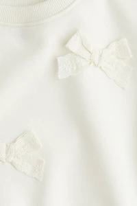 Chandail à l'intérieur brossé avec appliqués