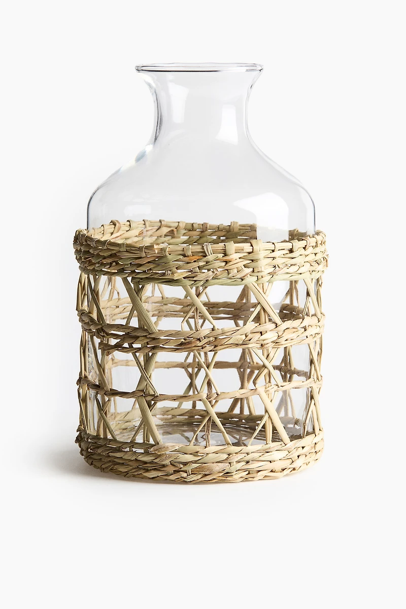 Carafe en verre avec panier en jonc de mer