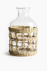 Carafe en verre avec panier en jonc de mer