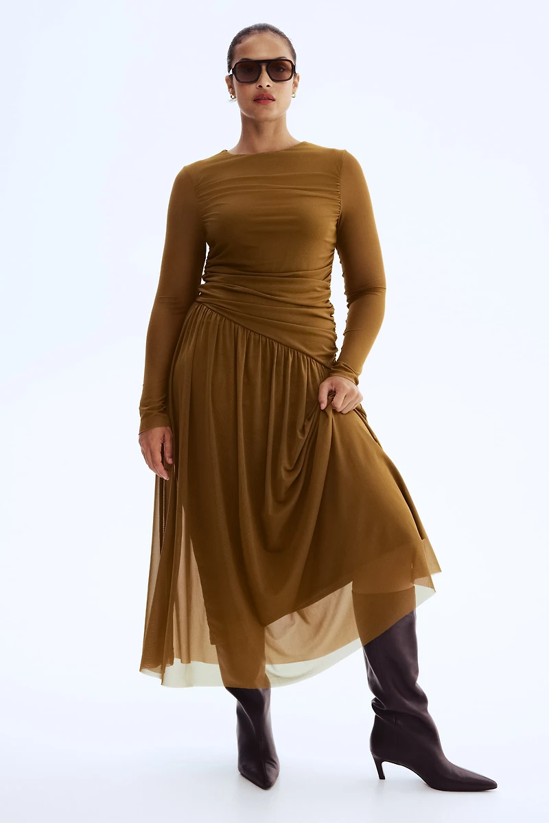 Robe en filet à effet drapé