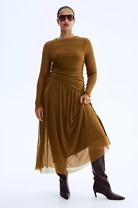 Robe en filet à effet drapé