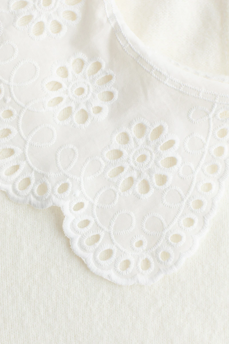 Chandail avec col en dentelle