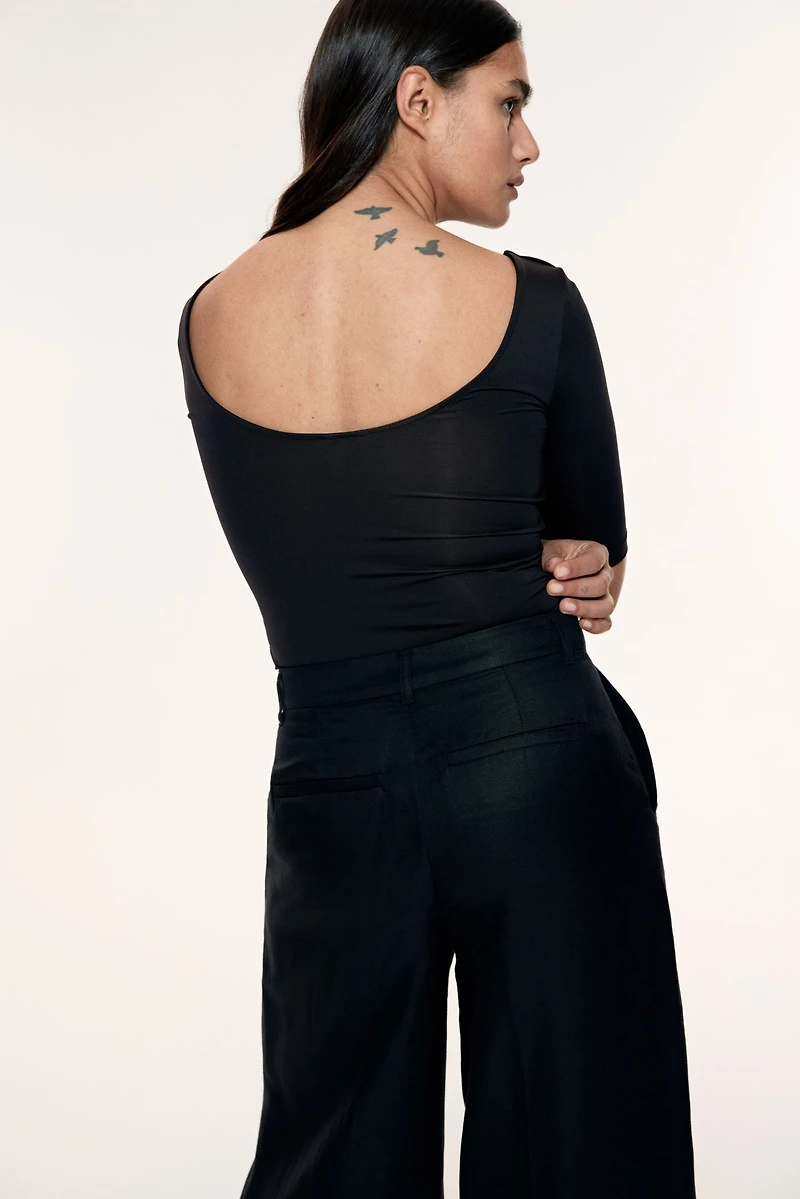 Ballerina-Neckline Top