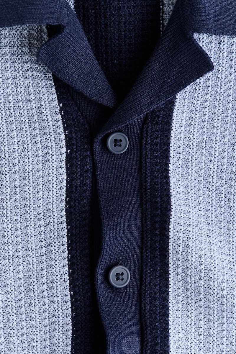 Chemise en fin tricot avec col cubain