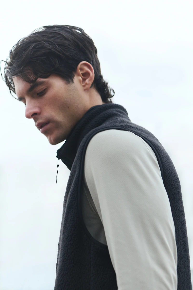 Regular-Fit Teddy Fleece Sports Vest