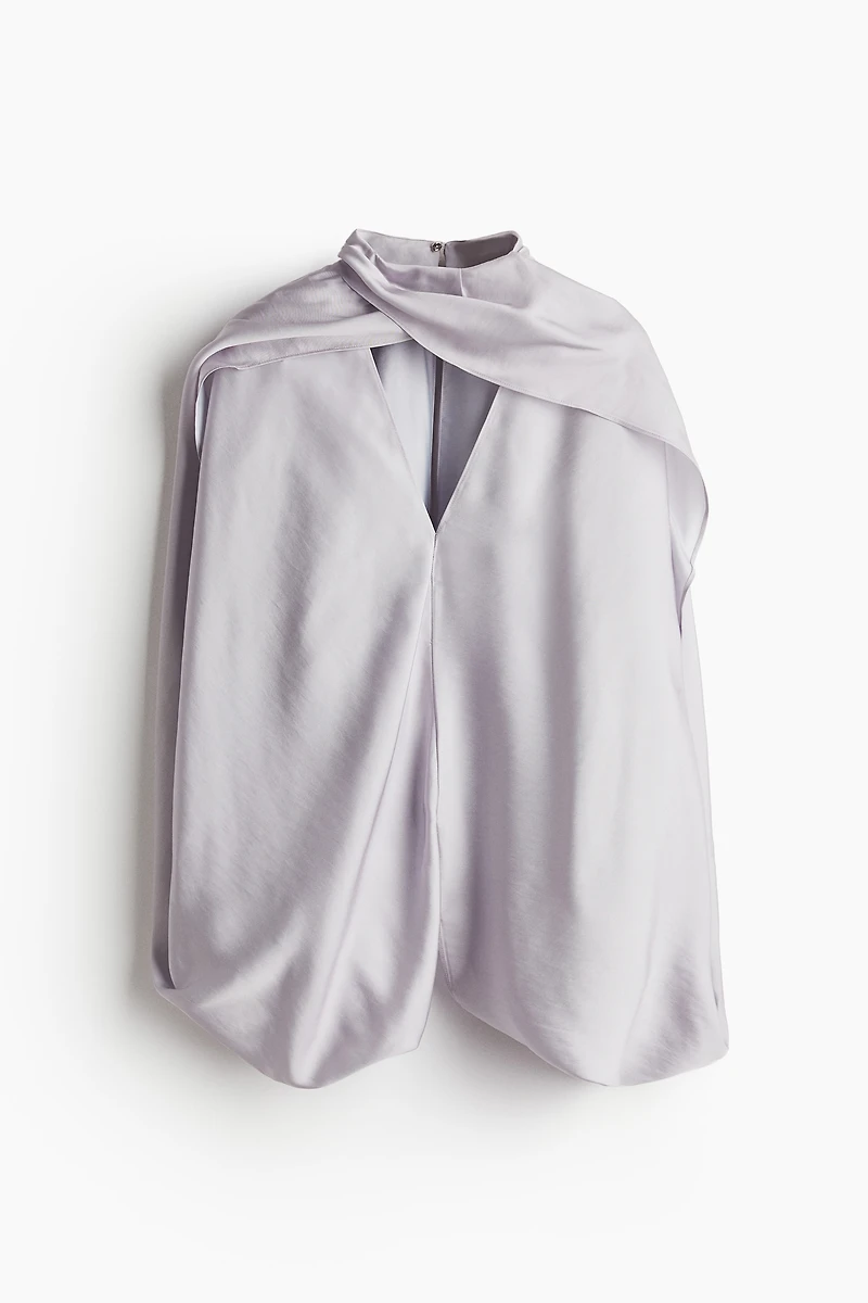 Blouse drapée avec cape
